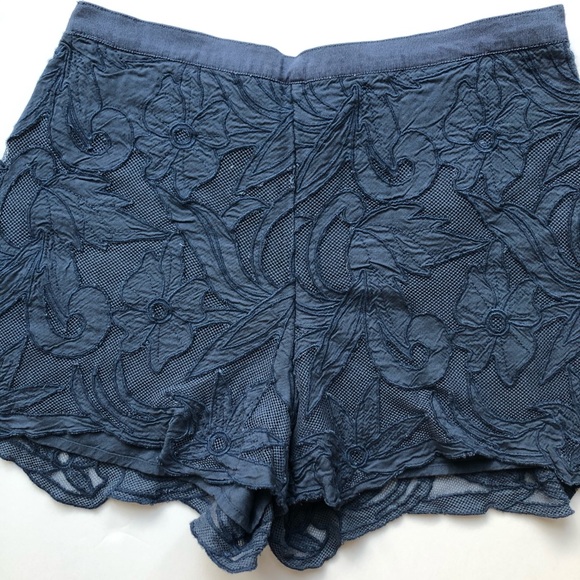 Abercrombie & Fitch navy floral shorts - Picture 2 of 4